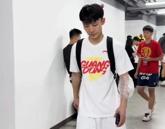 广东男篮生死战双塔爆发胡明轩萨林杰助阵